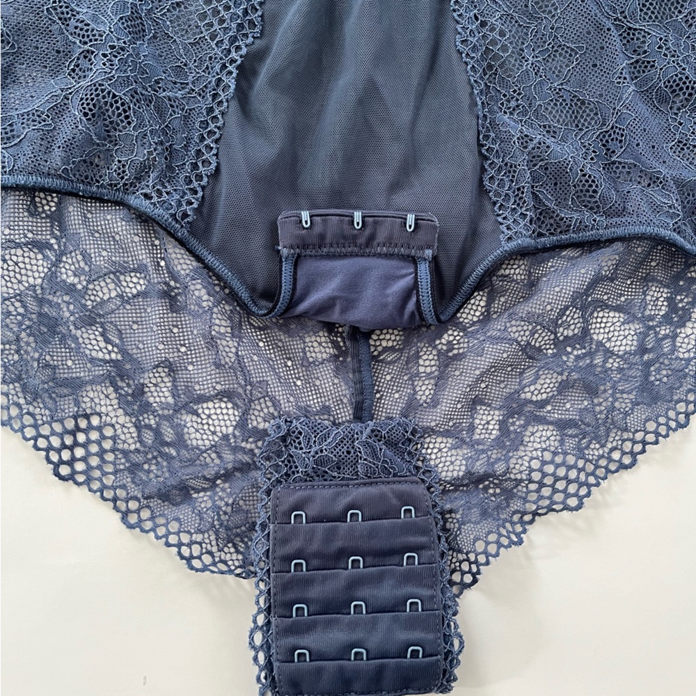 Leonisa Bodysuit Size 34B - Picture 11 of 11